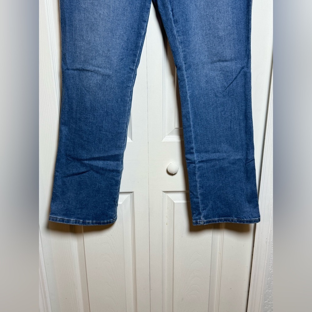 Stylish Blue Flare Women's Jeans by Lincoln Outfitters - Picture 3 of 8